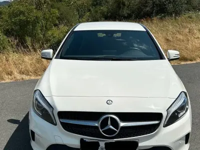 Używany Mercedes A180 Urban 109 KM (80 kW) 2016 Biały Hatchback