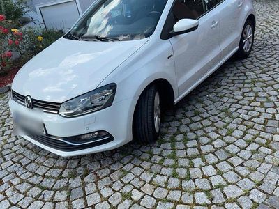 Gebraucht VW Polo LOUNGE 90 PS (66 kW) 2015 Weiß Kleinwagen