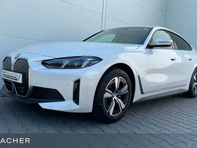 Gebraucht BMW i4 Sport Line 250 kW (340 PS) 2025 Mineralweiß metallic Limousine