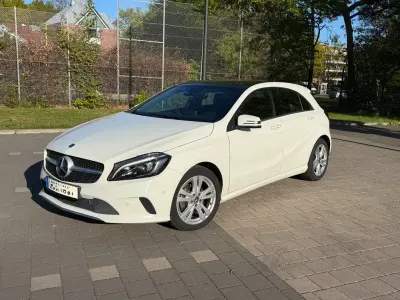 Begagnad Mercedes A200 Urban 156 HK (114 kW) 2017 Vit Sedan