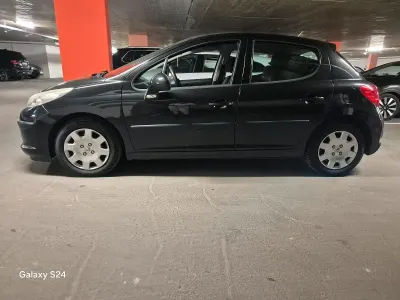 Gebraucht Peugeot 207 95 PS (69 kW) 2007 Schwarz Kleinwagen