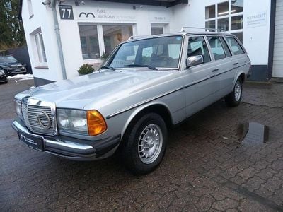 Silber Gebraucht 1978 Mercedes E280 Limousine | 29.990 €