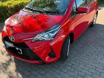 Usata Toyota Yaris Comfort 72 CV (52 kW) 2020 Rosso Utilitaria