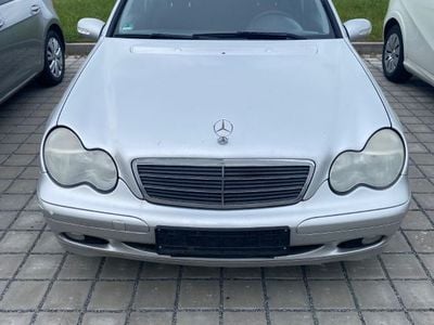 Grau Gebraucht 2003 Mercedes 200 Limousine | 1.000 €