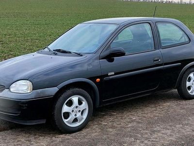 Schwarz Gebraucht 2001 Opel Corsa Kleinwagen | 1.500 € (Etwas zu teuer)