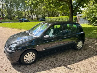 Używany Renault Clio II 98 KM (72 kW) 2004 Czarny Hatchback