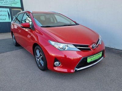 Second-hand Toyota Auris Touring Sports 132 CP (97 kW) 2015 Roșu Break