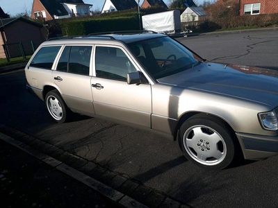 Second-hand Mercedes E250 90 CP (66 kW) 1992 Gri Break