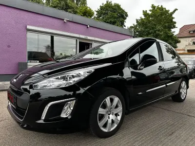 Gebraucht Peugeot 308 Active 120 PS (88 kW) 2011 Noir perla nera Limousine