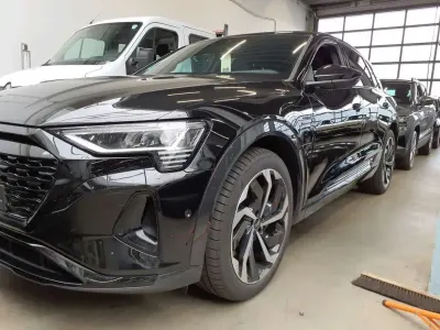 Gebraucht Audi Q8 e-tron Advanced 250 kW (340 PS) 2024 Mythosschwarz metallic SUV