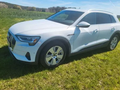 Gebraucht Audi e-tron Sport 230 kW (313 PS) 2022 Weiß SUV