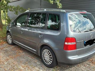 Grau Gebraucht 2005 VW Touran Van / Kleinbus | 3.000 € (Etwas zu teuer)