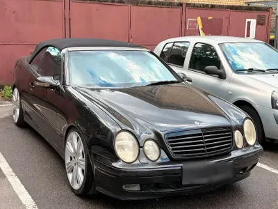 Gebraucht Mercedes CLK320 Avantgarde 218 PS (160 kW) 2001 Schwarz Cabrio