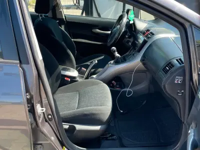 Gebraucht Toyota Auris 101 PS (74 kW) 2009 Grau Kleinwagen