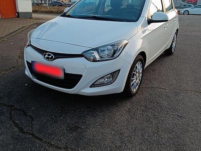 Gebraucht Hyundai i20 101 PS (74 kW) 2014 Weiß Kleinwagen