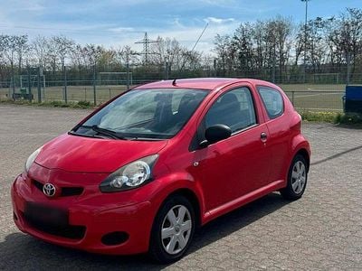 Gebraucht Toyota Aygo 68 PS (50 kW) 2009 Rot Kleinwagen