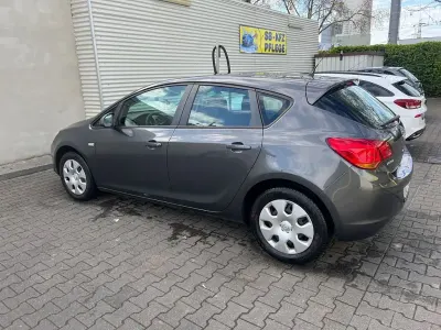 Brugt Opel Astra Selection 87 HK (63 kW) 2011 Grå Sedan