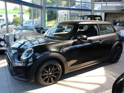 Gebraucht Mini Cooper Essential 136 PS (100 kW) 2022 Schwarz Kleinwagen