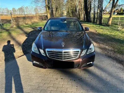 Gebraucht Mercedes E300 Avantgarde 204 PS (150 kW) 2010 Braun Limousine