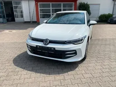 Gebraucht VW Golf VIII Life 150 PS (110 kW) 2025 Weiß Limousine