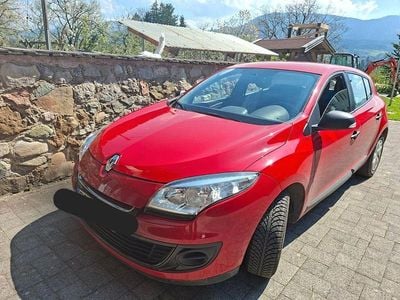 Usata Renault Mégane Authentique 101 CV (74 kW) 2013 Rosso Berlina