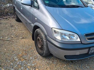 Silber Gebraucht 2005 Opel Zafira Van / Kleinbus | 1.890 €