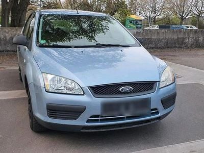 Begagnad Ford Focus 101 HK (74 kW) 2005 Blå Kombi