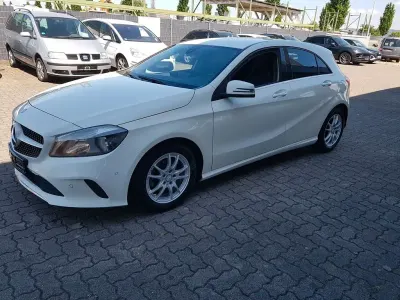 Gebraucht Mercedes A180 109 PS (80 kW) 2016 Weiß Kleinwagen