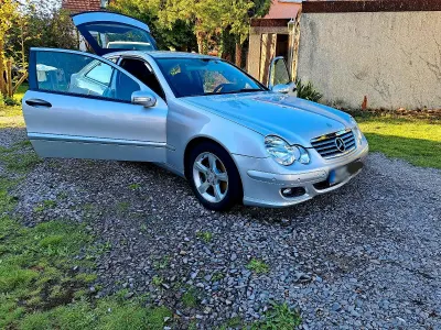 Gebraucht Mercedes C180 143 PS (105 kW) 2005 Silber Coupé