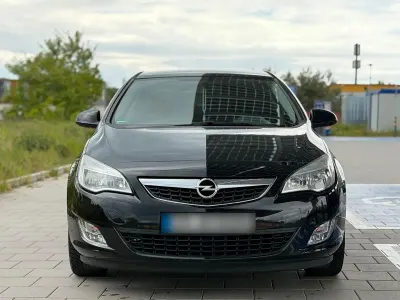 Gebraucht Opel Astra 116 PS (85 kW) 2010 Schwarz Limousine