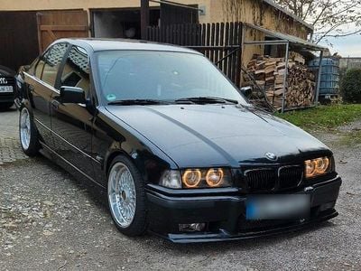 Schwarz Gebraucht 1996 BMW 320 M Sport Limousine | 13.999 €