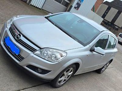 Gebraucht Opel Astra Edition 116 PS (85 kW) 2009 Silber Limousine