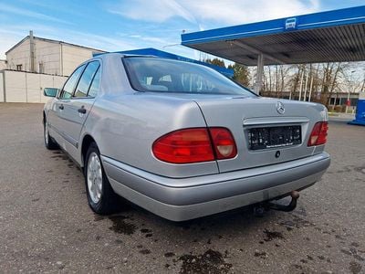 Gebraucht Mercedes E200 Classic 136 PS (100 kW) 1996 Grau Limousine
