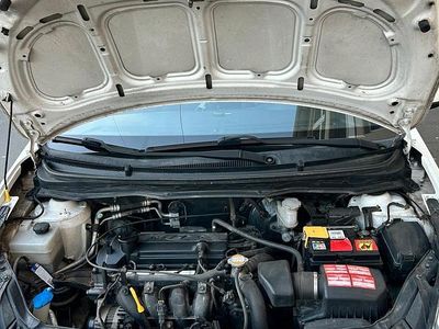 Gebraucht Hyundai i20 75 PS (55 kW) 2010 Weiß Kleinwagen