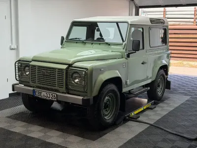Gebraucht Land Rover Defender Heritage 122 PS (89 kW) 2016 Grün SUV