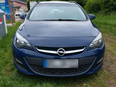 Gebraucht Opel Astra 110 PS (80 kW) 2013 Blau Kombi
