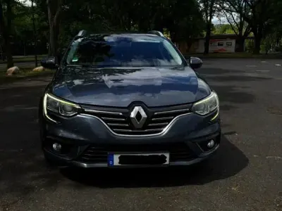 Używany Renault Mégane Play 110 KM (80 kW) 2017 Szary Sedan/Limuzyna