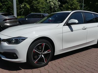 Weiß Gebraucht 2016 BMW 320 Kombi | 13.990 € (Guter Preis)