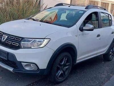 Weiß Gebraucht 2017 Dacia Sandero Stepway SUV | 7.499 € (Guter Preis)
