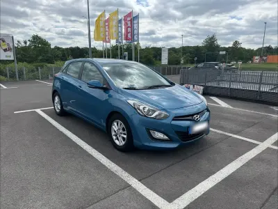 Gebraucht Hyundai i30 Trend 110 PS (80 kW) 2012 Blau Limousine