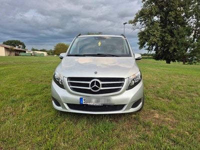 Mercedes V220