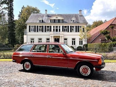 Gebraucht Mercedes 240 72 PS (52 kW) 1984 Rot Kombi