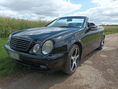 Usata Mercedes CLK320 218 CV (160 kW) 2001 Nero Cabrio