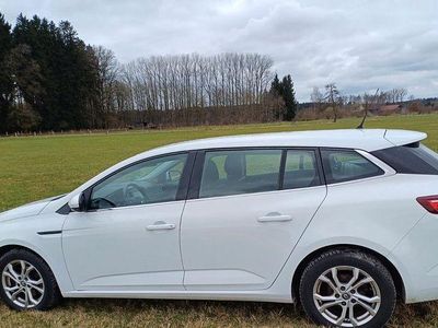 Gebraucht Renault Mégane IV Play 132 PS (97 kW) 2017 Weiß Limousine