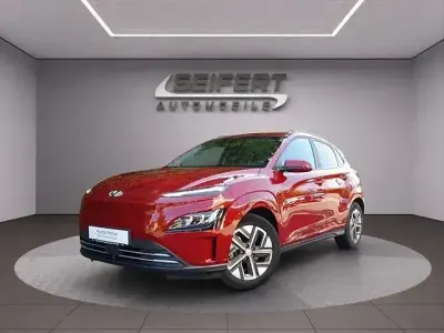 Gebraucht Hyundai Kona Trend 150 kW (204 PS) 2023 Sunset red / mic SUV