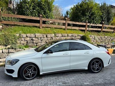 Weiß Gebraucht 2015 Mercedes CLA220 AMG line Limousine | 18.500 € (Teuer)