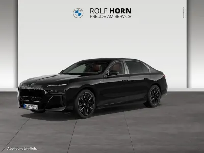 Gebraucht BMW 750e M Sport 489 PS (359 kW) 2023 Black sapphire metallic Limousine