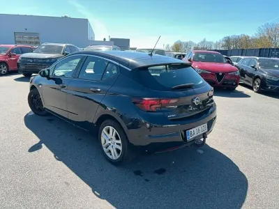 Używany Opel Astra Innovation 150 KM (110 kW) 2016 Czarny Sedan/Limuzyna