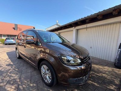 Gebraucht VW Touran Life 140 PS (102 kW) 2014 Braun Van / Kleinbus