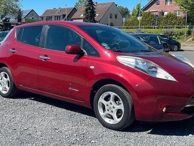 Second-hand Nissan Leaf 80 kW (109 CP) 2015 Roșu Hatchback